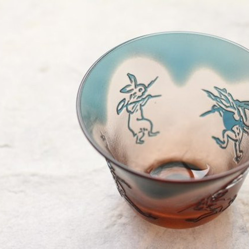 再販】ガラス ぐい呑み・お猪口「鳥獣戯画」ピンクブルー 蛇の目