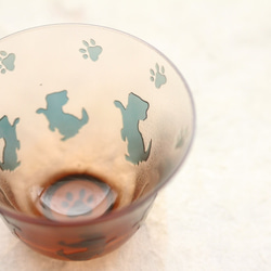 【再販】 ガラス製　お猪口 「にゃんにゃん♪」 ピンクブルー 1枚目の画像
