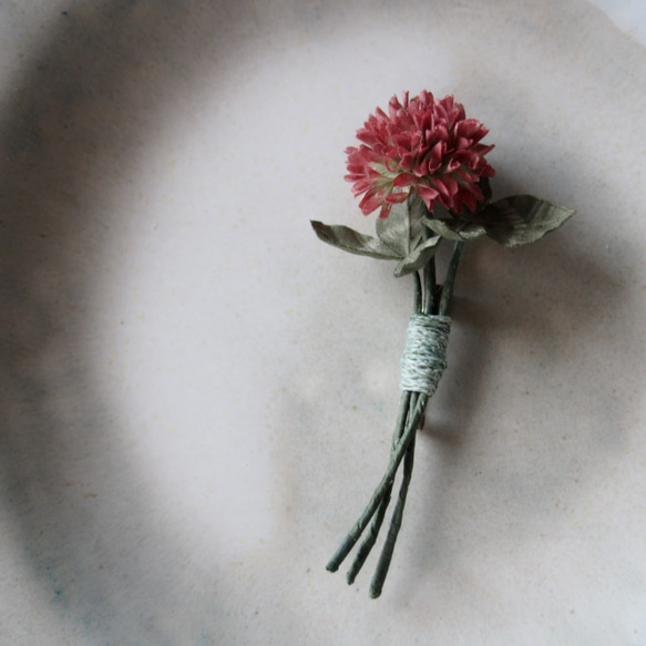 【布花】アカツメクサのコサージュブローチ。 3枚目の画像