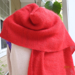 スカーレット色の手織りマフラー。これからの秋から冬へずっと楽しめます。！！ 1枚目の画像