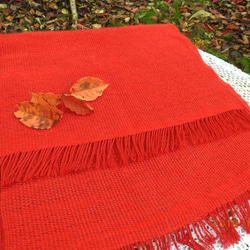 スカーレット色の手織りマフラー。これからの秋から冬へずっと楽しめます。！！ 5枚目の画像