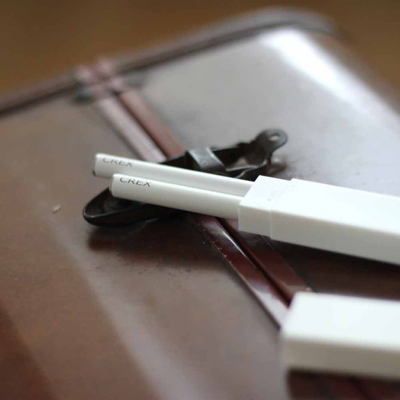 特殊なブラシ箸を含む箸白い箱に伴うホワイトチョコレートCHOCOSTICKS 1枚目の画像
