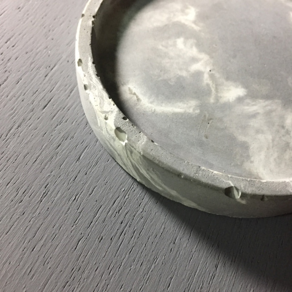 灰色大理石紋水泥圓形置物碟（小） 第2張的照片
