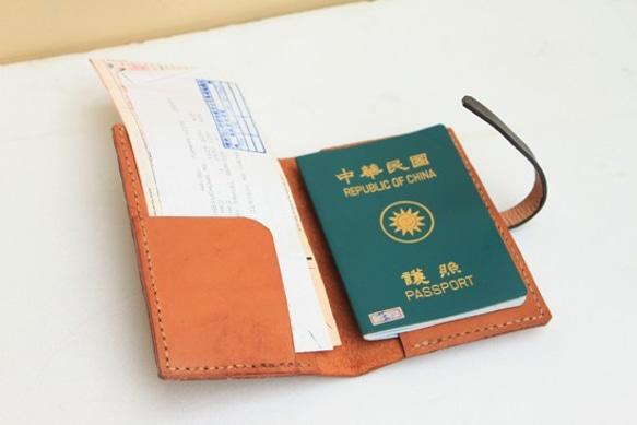 復古焦糖色純牛皮護照夾- 可刻字 第4張的照片