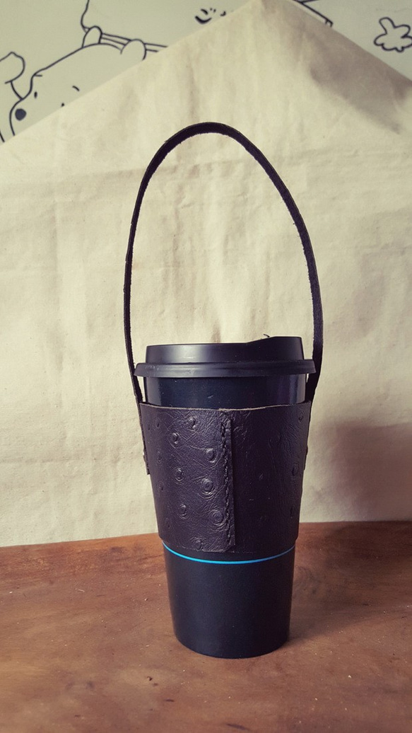 駝鳥紋時尚黑 咖啡飲料環保純牛皮杯套 隨行杯 提袋 (情人、生日送禮) 第3張的照片
