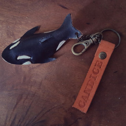 海洋動物可愛虎鯨純牛皮鑰匙圈 -可刻字 ( 生日、情人送禮) 第1張的照片