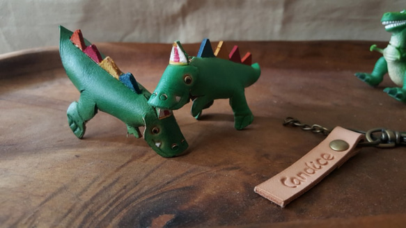 感情好的可愛暴龍恐龍純牛皮鑰匙款- 刻名字 第1張的照片