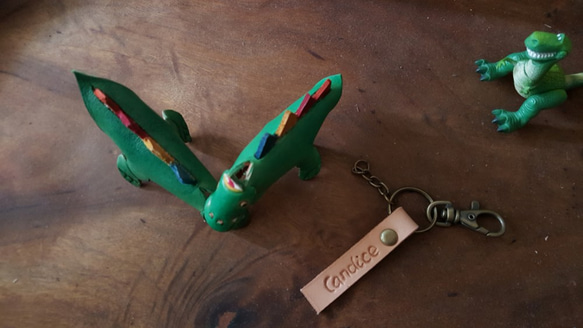 感情好的可愛暴龍恐龍純牛皮鑰匙款- 刻名字 第3張的照片