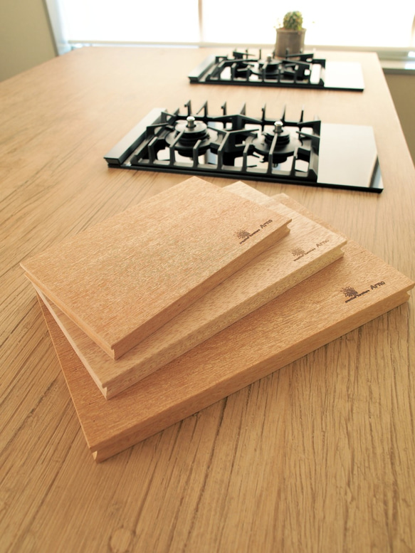 心地良い音のまな板（SSサイズ）／ラワン 無垢材 ギフト カットボード 敬老 料理 キッチン 水捌け 木製 プレゼント 2枚目の画像