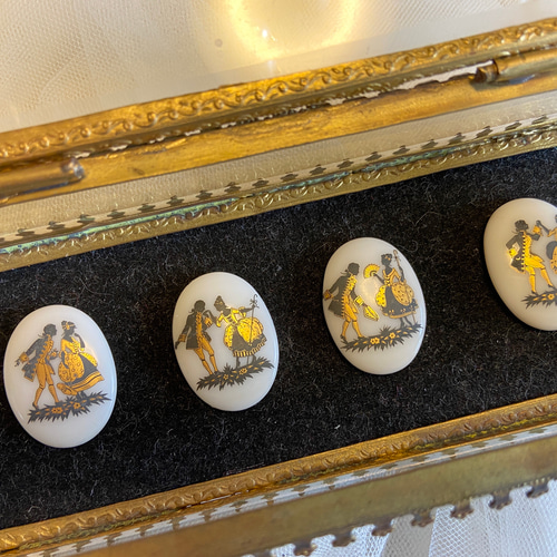 ヴィンテージ・カメオ＊陶器・カボション・コロニアルカップル4個組