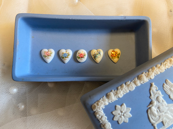 ヴィンテージ・パーツ＊陶器・カボション2個 デコパーツ A-C-HEART
