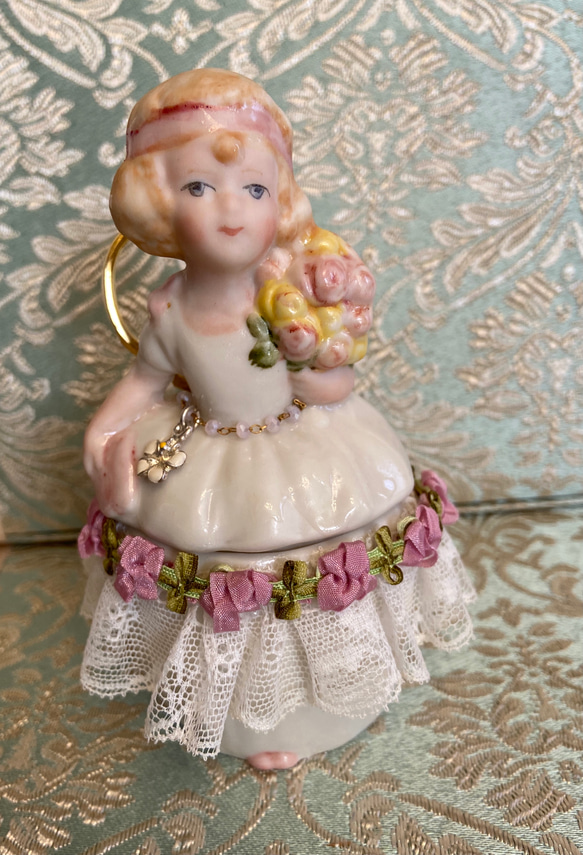 ビスクドールのハサミ小物入れ