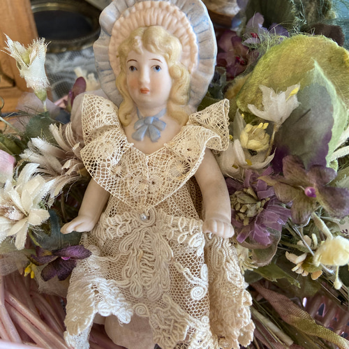 ミニ、ビスクドール 330px-Poupées_de_collection_2.jpg