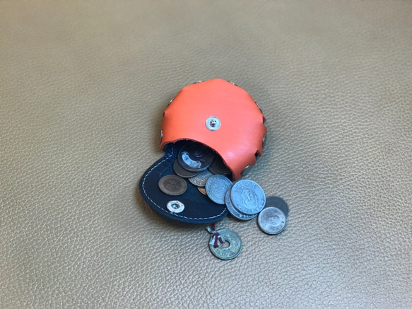 釘釦零錢包（橘色） 第3張的照片