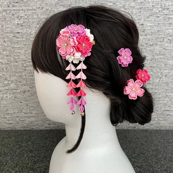 七五三に♡ 桜ブーケのヘアクリップ +Uピン３本set 　 *つまみ細工 *髪飾り *卒業式 *着物 *和装 *3歳 1枚目の画像