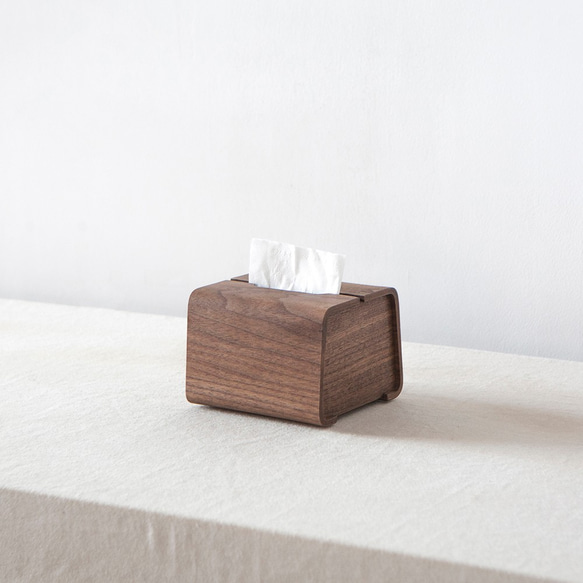 Tetrad 手工木製面紙盒S∣黑胡桃/白橡木 第4張的照片
