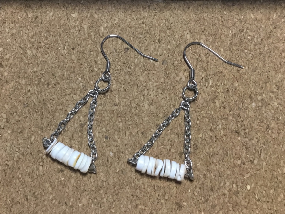 〜nénuphar〜 white shell ピアス 1枚目の画像