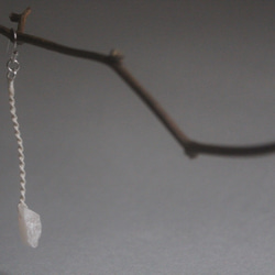 [連動織機]糸（単品） - 天然石ラフカット手磨き石文字マクラメソフトストーンイヤリング 2枚目の画像