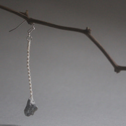 ［聯乘loomloomthings］糸（單隻）－天然石 原石切割 手工打磨 石頭信 Macrame 軟石耳環 第3張的照片
