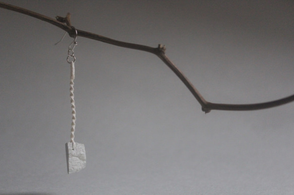 [連動織機]糸（単品） - 天然石ラフカット手磨き石文字マクラメソフトストーンイヤリング 4枚目の画像
