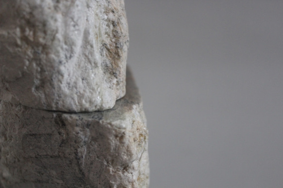 山體斷層－天然石 原石切割 手工雕鑿 花器 第10張的照片