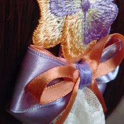 【花樁屋 ✕ 樂米小舖 聯名創作 ✾ 蝴蝶花】擁有幸福的結局 三色堇髮箍 （粉紅/粉紫） 第4張的照片