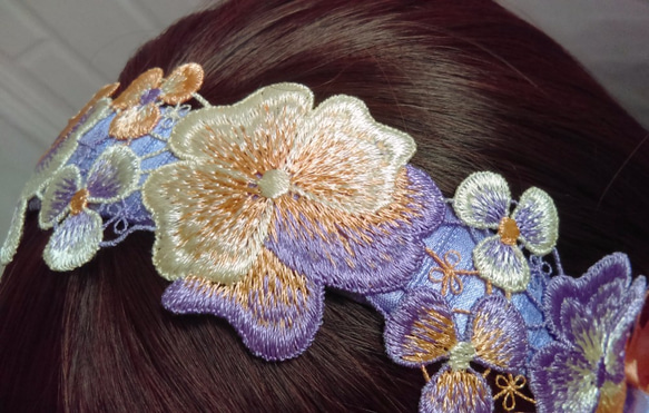 【花樁屋 ✕ 樂米小舖 聯名創作 ✾ 蝴蝶花】擁有幸福的結局 三色堇髮箍 （粉紅/粉紫） 第5張的照片
