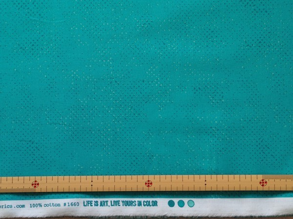 modafabrics レトロで明るいターコイズカラーのシーチングプリント生地 SPOTTED / TURQUOISE 2枚目の画像