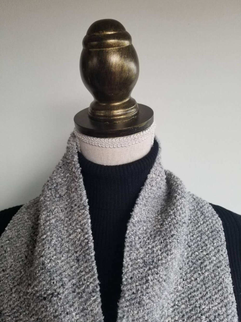 Y9M【クリスマスギフト】上質なイタリア製シルク混ネップヤーン/軽やかライトグレーのコンパクトマフラー【送料無料】