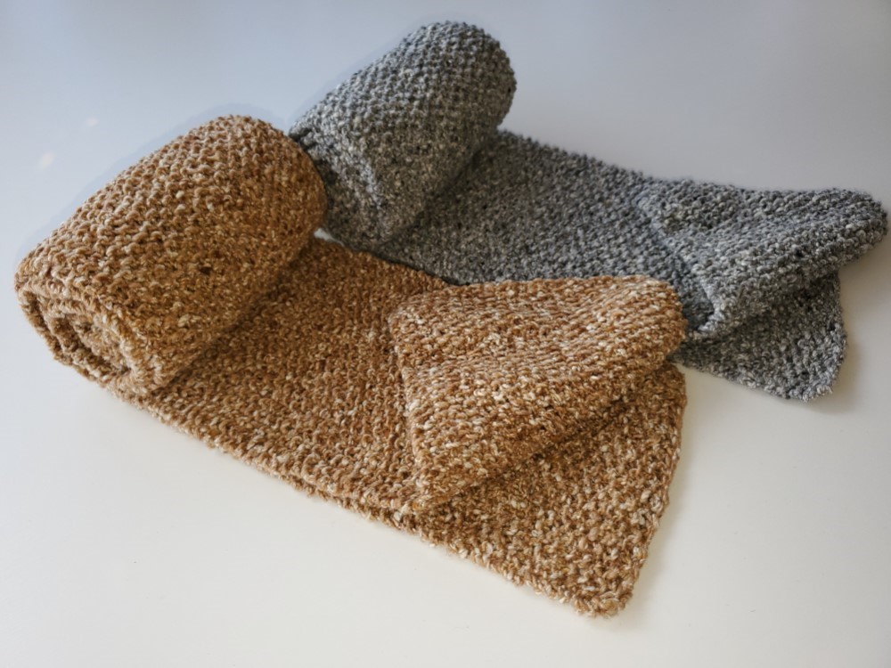 Y9M【クリスマスギフト】上質なイタリア製シルク混ネップヤーン/軽やかライトグレーのコンパクトマフラー【送料無料】