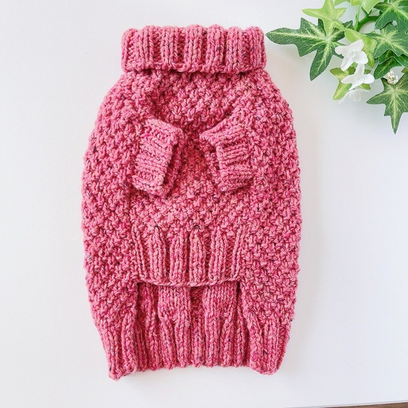 犬服　手編みセーター　濃いピンク　胴回り36cm 2枚目の画像