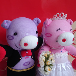 婚禮小豬(一對) / 玩偶 / 襪子娃娃 / 結婚賀禮 / 新郎新娘 第2張的照片