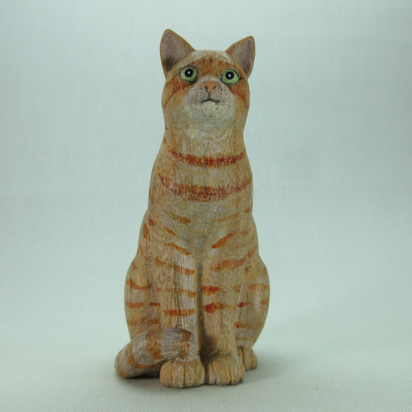 木彫りの茶トラ猫 しっぽ巻きすわり その他置物 村山木彫工房 通販