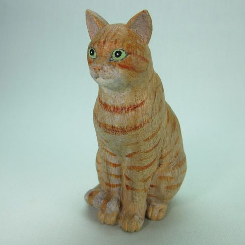 木彫りの茶トラ猫 しっぽ巻きすわり その他置物 村山木彫工房 通販