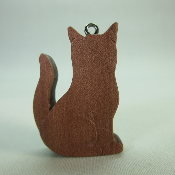 木彫りの猫のキーホルダー 4枚目の画像