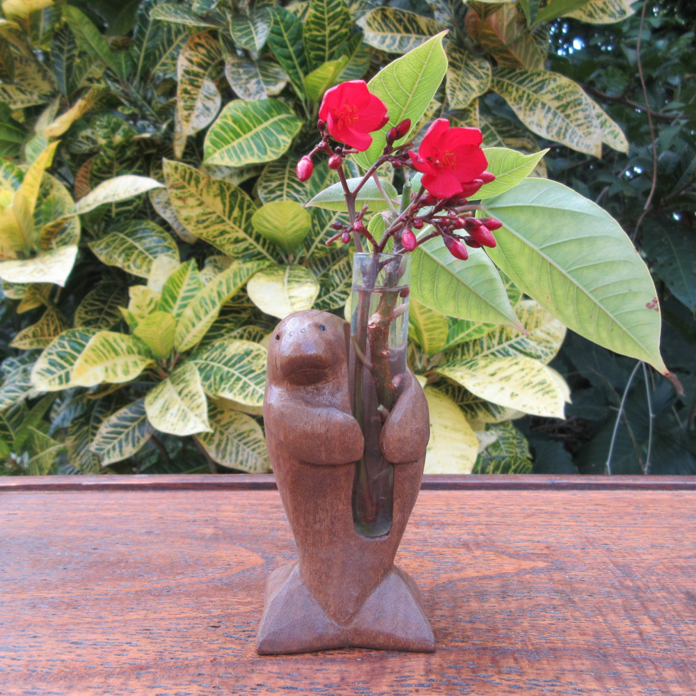 ジュゴンの木彫り一輪挿し