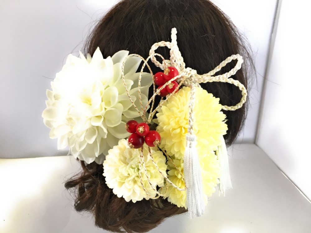 上品な大人の白色ダリアの髪飾り＊成人式＊結婚式＊和装＊和装婚＊uピン＊着物＊振袖＊袴＊和＊レトロ＊大正ロマン