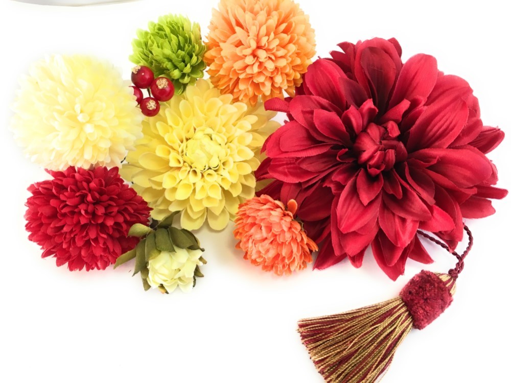 赤色ダリアとマムの髪飾り＊成人式＊結婚式＊卒業式＊袴＊和装＊かんざし＊和装婚＊uピン＊黄色オレンジ＊花＊造花＊着物＊振袖