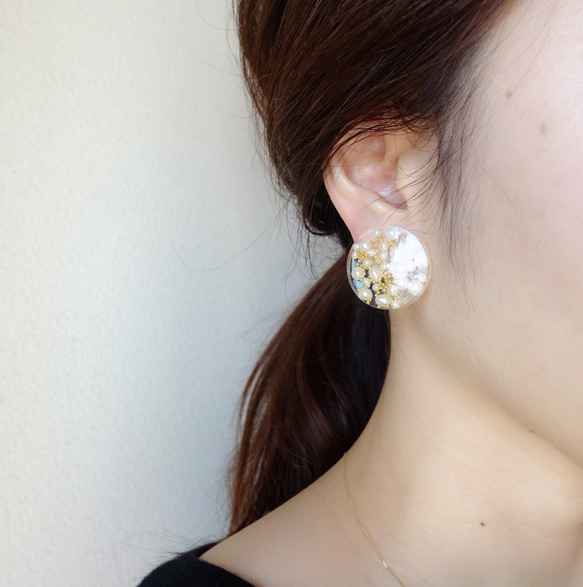 珍珠樹脂背棉珍珠耳環 第4張的照片