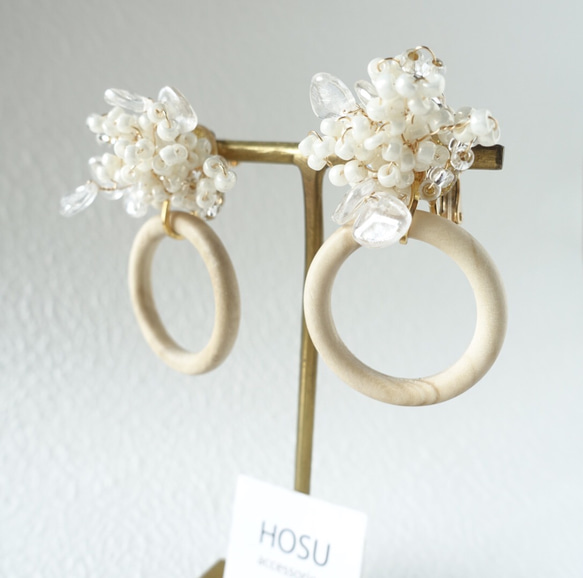 floret earring ホワイト×ウッド 1枚目の画像