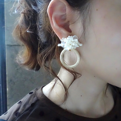 floret earring ホワイト×ウッド 5枚目の画像