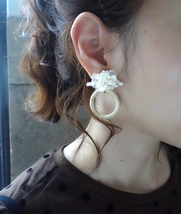 floret earring ホワイト×ウッド 5枚目の画像