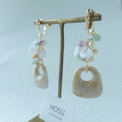 棉質珍珠珠和捷克珠製成的搖擺耳環 第3張的照片