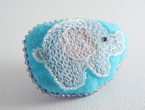 | little elephant | 手工刺繡 大象 別針/胸針 第2張的照片