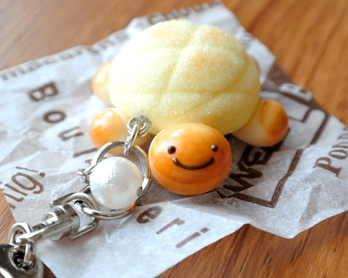 【再販準備中】カメロンパンの親子 ♡ キーホルダー いちご メロンパン かめさんのメロンパンのキーホルダー - BALMA'S GALLERY | minne