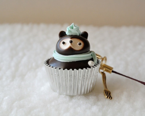 冬のたぬきケーキ 携帯ストラップ minatsu 通販 3251807｜Creema(クリーマ)