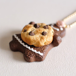 クッキーガールwithチョコチップクッキー【ボールチェーンチャーム】 3枚目の画像