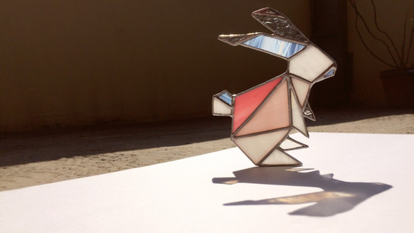 照明。折り紙ガラスモザイク「LUMIROOMIライト小型ライトオフ」_うさぎ 1枚目の画像