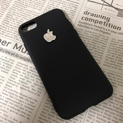 ブラックソフトケースにキラキラスワロフスキーのリンゴ iPhoneケース 4枚目の画像