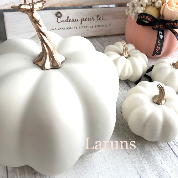 白いかぼちゃのオブジェ　大カボチャ1個販売　ハロウィンの飾りつけにハロウィングッズ2022 4枚目の画像
